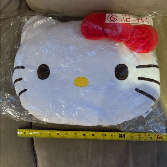 Sanrio Japan Kuji - Hello Kitty pillow / plush - Picture 1 of 3